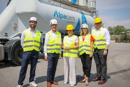 State Secretary Zehetner visits Alpacem in Klagenfurt